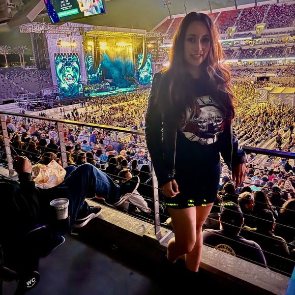 Meet your Posher, Elizabeth - Picture 3 of 5